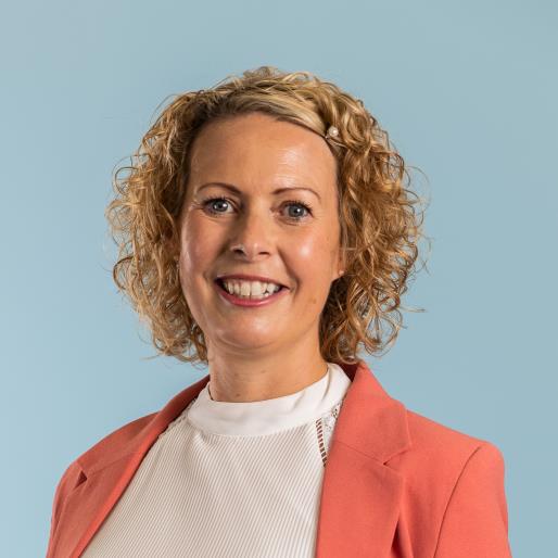 https://raisethebar.co.uk/wp-content/uploads/2025/05/Carina.jpeg